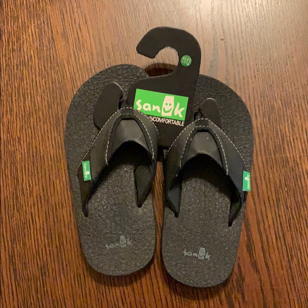 Sanuk flipflops